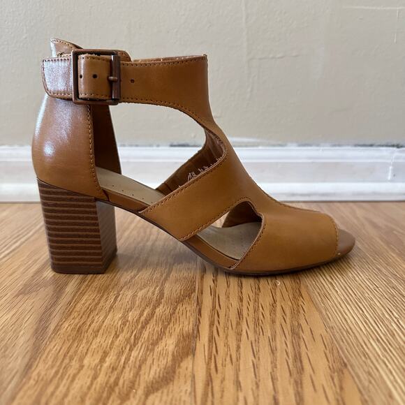 Clarks Womens 8.5M Deva Heidi Tan Leather Ankle Strap Heels Sandals Boho - Picture 2 of 11